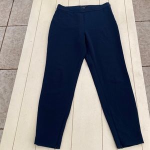 Theory Women’s slacks in size 6 & Navy in color.